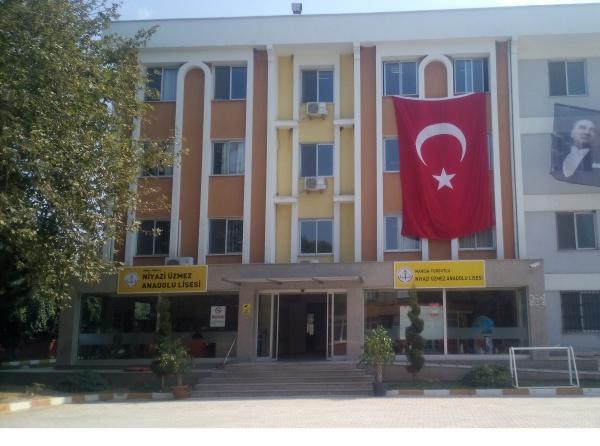 Niyazi Üzmez Anadolu Lisesi Fotoğrafı